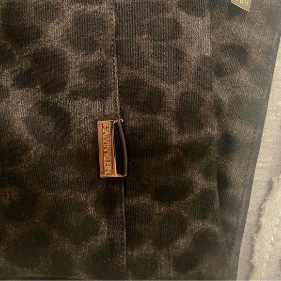 ❤️2/$15 or 3/$21❤️ Calvin Klein Animal Print Pants, Size Small - Picture 4 of 6